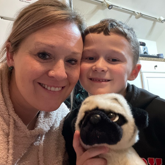 Meet your Posher, Carrie - Picture 2 of 5